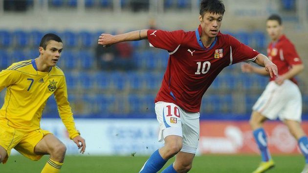 Václav Kadlec v dresu reprezentace do 21 let v přátelském zápase s Ukrajinou. Václav Kadlec v dresu reprezentace do 21 let v přátelském zápase s Ukrajinou.