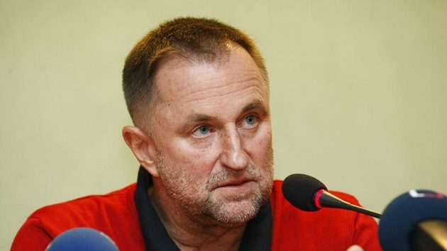 Trenér českých basketbalistek Lubor Blažek Trenér českých basketbalistek Lubor Blažek