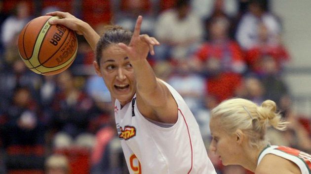Laia Palauová (vlevo) ze Španělska a Aliksandra Tarasavová z Běloruska v utkání o 3. místo na MS Laia Palauová (vlevo) ze Španělska a Aliksandra Tarasavová z Běloruska v utkání o 3. místo na MS