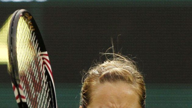 Sabine Lisická se raduje ze senzačního vítězství nad Číňankou Li Na ve druhém kole Wimbledonu. Sabine Lisická se raduje ze senzačního vítězství nad Číňankou Li Na ve druhém kole Wimbledonu.