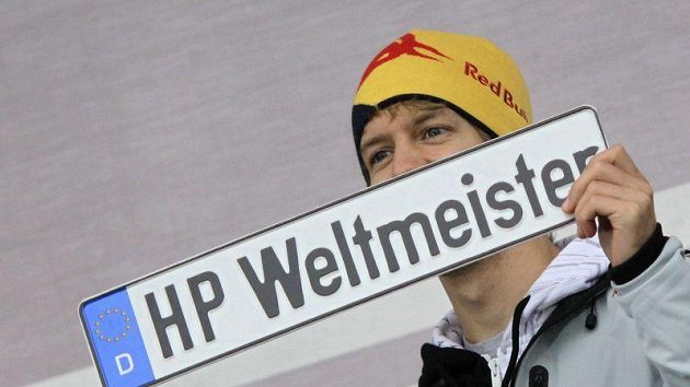 Mistr světa formule 1 Sebastian Vettel se speciální SPZ pro světového šampióna. Mistr světa formule 1 Sebastian Vettel se speciální SPZ pro světového šampióna.