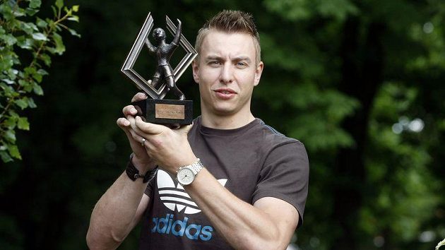 Filip Jícha s trofejí pro nejlepšího házenkáře světa Filip Jícha s trofejí pro nejlepšího házenkáře světa