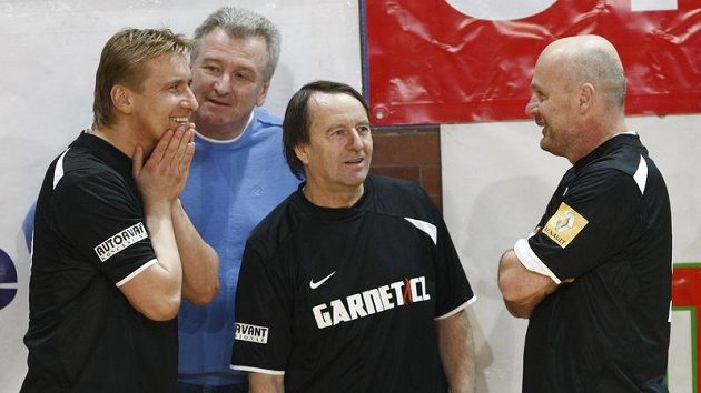 Přemysl Bičovský (uprostřed) Přemysl Bičovský (uprostřed)