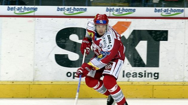 Hokejista Třince Jan Peterek nechápe alibismus klubů. Hokejista Třince Jan Peterek nechápe alibismus klubů.