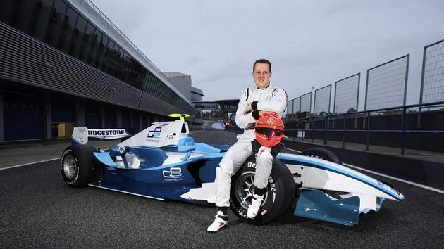 Michael Schumacher při testu s vozem GP2 na okruhu v Jerezu. Michael Schumacher při testu s vozem GP2 na okruhu v Jerezu.