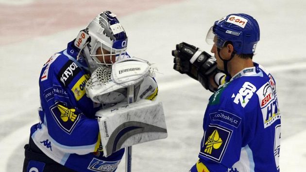 Zklamaní hokejisté Brna Jiří trvaj (vlevo) a Martin Richter Zklamaní hokejisté Brna Jiří trvaj (vlevo) a Martin Richter