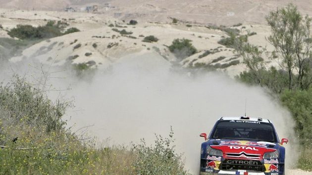 Francouzský pilot Sebastien Loeb během Jordánské rallye Francouzský pilot Sebastien Loeb během Jordánské rallye