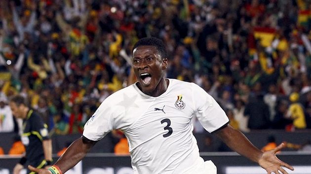 Ghaňan Asamoah Gyan se raduje z branky do srbské sítě během MS v Jihoafrické republice. Ghaňan Asamoah Gyan se raduje z branky do srbské sítě během MS v Jihoafrické republice.
