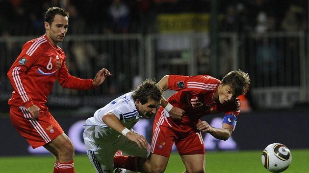 Rus Roman Širokov (zcela vlevo) si na adresu slovenského nároďáku po pátečním zápase v Žilině servítky nebral. Rus Roman Širokov (zcela vlevo) si na adresu slovenského nároďáku po pátečním zápase v Žilině servítky nebral.