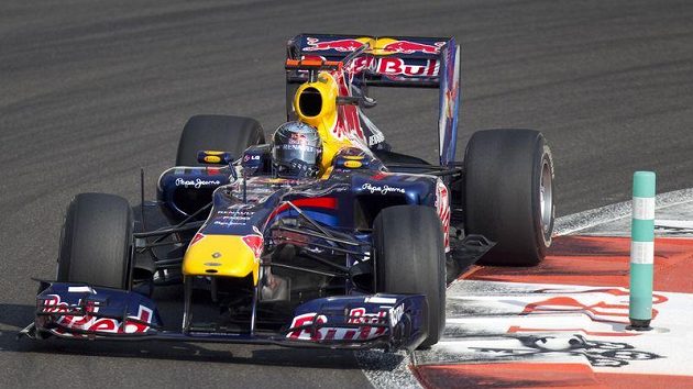 Sebastian Vettel si v kvalifikaci na GP Abú Zabí vyjel pole position. Sebastian Vettel si v kvalifikaci na GP Abú Zabí vyjel pole position.