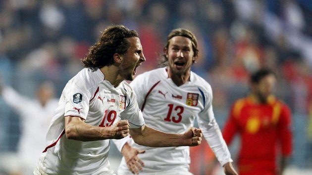 Petr Jiráček a Jaroslav Plašil se radují z vítězného gólu v Černé Hoře. Petr Jiráček a Jaroslav Plašil se radují z vítězného gólu v Černé Hoře.