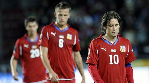 Výkon týmu kapitána Tomáše Rosického označuje španělský tisk za bezkrevný. Výkon týmu kapitána Tomáše Rosického označuje španělský tisk za bezkrevný.