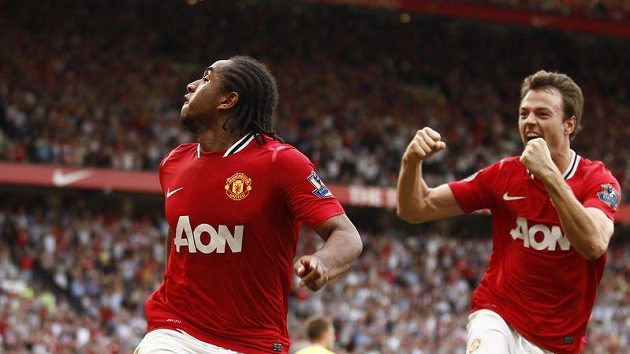 Anderson z Manchesteru United (vlevo) oslavuje svůj gól proti Norwichi. Anderson z Manchesteru United (vlevo) oslavuje svůj gól proti Norwichi.