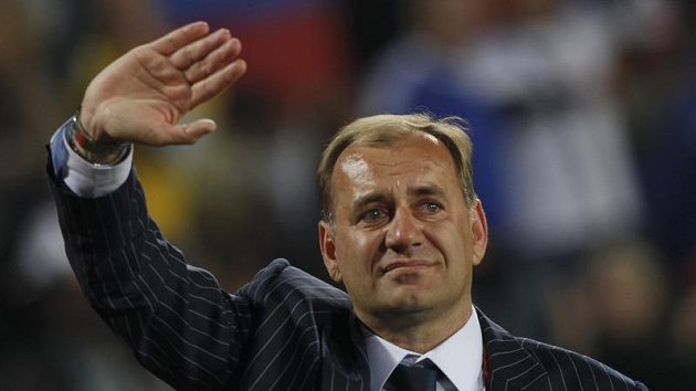 Slovenský kouč Vladimír Weiss po senzační výhře nad Itálií. Slovenský kouč Vladimír Weiss po senzační výhře nad Itálií.