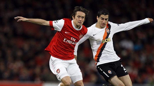 O pohár se v neděli popere i Tomáš Rosický. O pohár se v neděli popere i Tomáš Rosický.