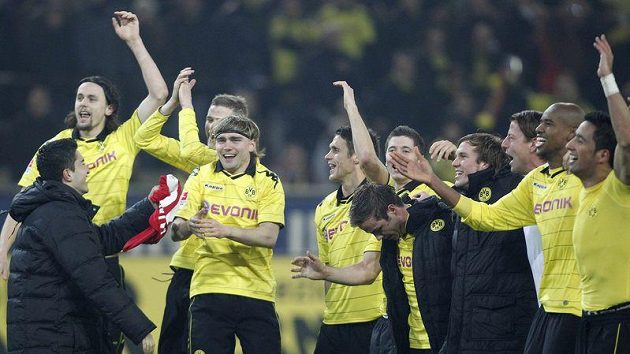 Euforie fotbalistů Dortmundu po vítězství nad Kolínem. Euforie fotbalistů Dortmundu po vítězství nad Kolínem.