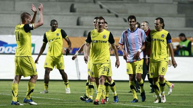 Fotbalisté Sparty se radují z vítězství nad Plzní. Fotbalisté Sparty se radují z vítězství nad Plzní.