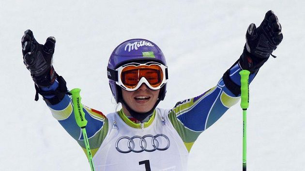 Tina Mazeová oslavuje zisk zlata v obřím slalomu na MS v Garmisch-Partenkirchenu. Tina Mazeová oslavuje zisk zlata v obřím slalomu na MS v Garmisch-Partenkirchenu.