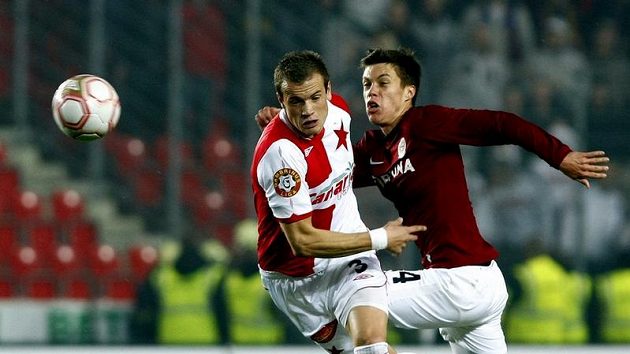 Milan Kopic (vlevo) v dresu pražské Slavie. Milan Kopic (vlevo) v dresu pražské Slavie.