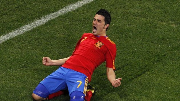 David Villa se v dresu Španělska raduje ze vstřeleného gólu. David Villa se v dresu Španělska raduje ze vstřeleného gólu.