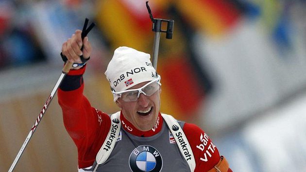 Norský biatlonista Lars Berger se raduje z vítězství ve sprintu závodu v Ruhpoldingu. Norský biatlonista Lars Berger se raduje z vítězství ve sprintu závodu v Ruhpoldingu.