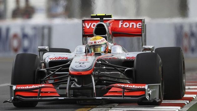 Lewis Hamilton s vozem McLaren při tréninku na GP Austrálie. Lewis Hamilton s vozem McLaren při tréninku na GP Austrálie.
