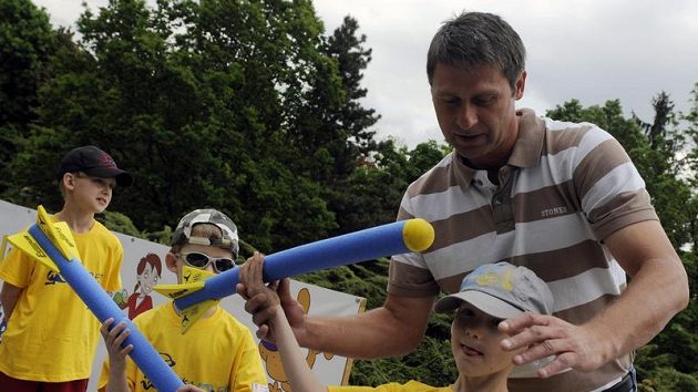 Bývalý oštěpař Jan Železný při představení projektu Atletika pro děti. Bývalý oštěpař Jan Železný při představení projektu Atletika pro děti.