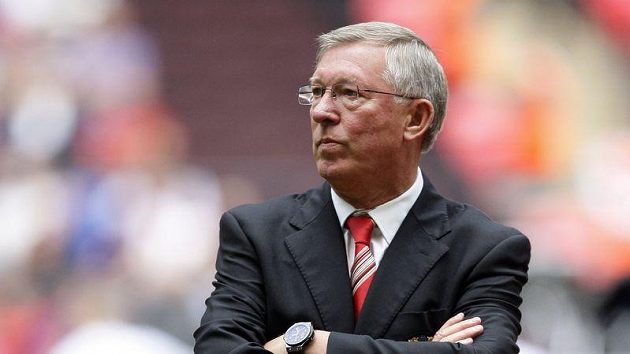 Trenér Manchesteru United Alex Ferguson se v den svých 70. narozenin dočkal šokující porážky. Trenér Manchesteru United Alex Ferguson se v den svých 70. narozenin dočkal šokující porážky.