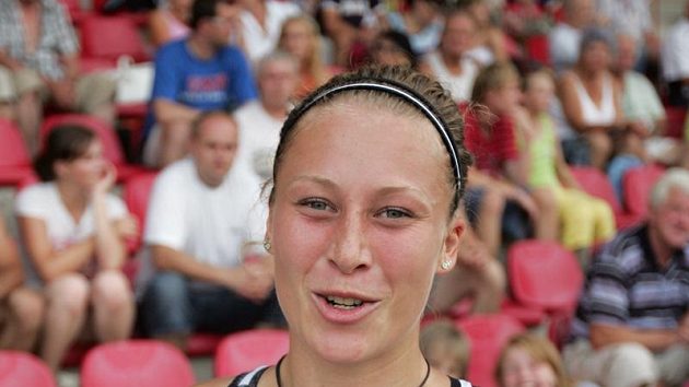 Tyčkařka Jiřina Ptáčníková Tyčkařka Jiřina Ptáčníková