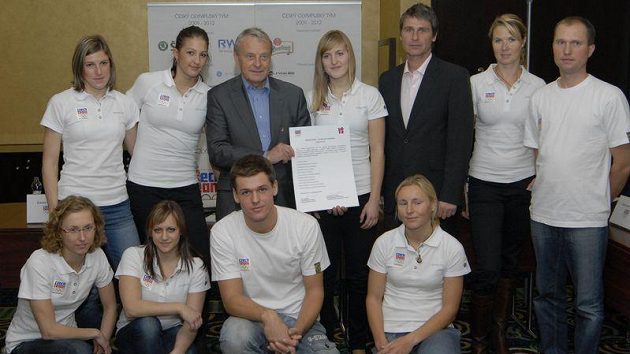 Přípravu českých nadějí pro olympiádu v Londýně vylepší finanční injekce z programu Olympijské solidarity. Přípravu českých nadějí pro olympiádu v Londýně vylepší finanční injekce z programu Olympijské solidarity.