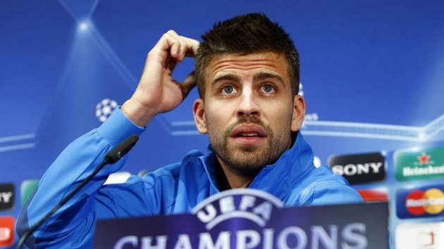 Gerald Piqué se trenéra před fanoušky zastal. Gerald Piqué se trenéra před fanoušky zastal.
