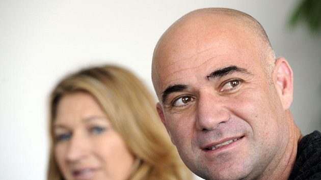 Tenisoví manželé Steffi Grafová a André Agassi Tenisoví manželé Steffi Grafová a André Agassi