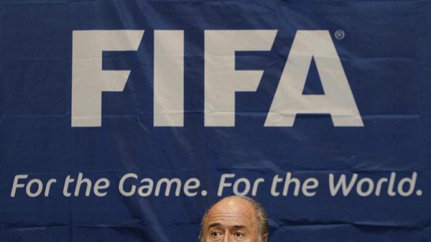 Šéf FIFA Sepp Blatter na tiskové konferenci v Singapuru. Šéf FIFA Sepp Blatter na tiskové konferenci v Singapuru.