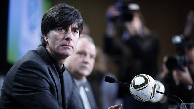 Reprezentační trenér Joachim Löw oznamuje nominaci německých fotbalistů na MS. Reprezentační trenér Joachim Löw oznamuje nominaci německých fotbalistů na MS.