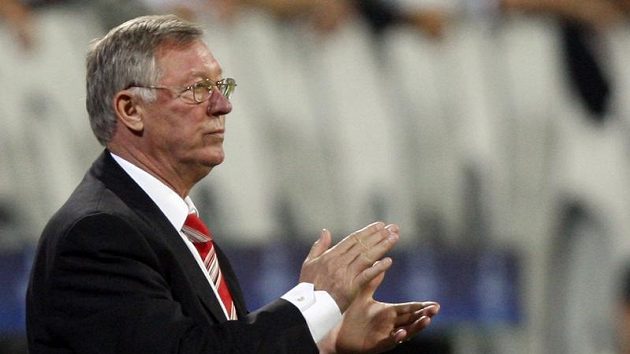 Trenér Manchesteru Alex Ferguson zalovil pro gólmana ve Španělsku. Trenér Manchesteru Alex Ferguson zalovil pro gólmana ve Španělsku.