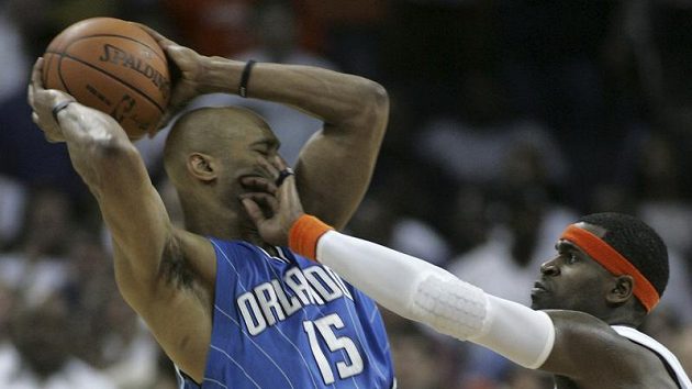 Vince Carter (15) patřil mezi nejlepší hráče Orlanda. Vince Carter (15) patřil mezi nejlepší hráče Orlanda.