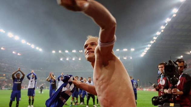 David Jarolím byl donedávna v Hamburku kapitánem, pod novým koučem ale odehrál jen pár minut. David Jarolím byl donedávna v Hamburku kapitánem, pod novým koučem ale odehrál jen pár minut.