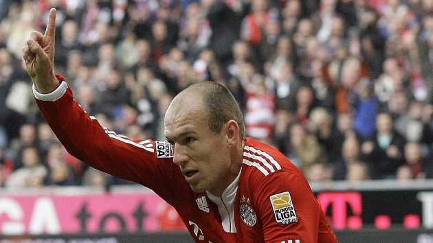 Arjen Robben z Bayernu Mnichov oslavuje gól do sítě Frankfurtu Arjen Robben z Bayernu Mnichov oslavuje gól do sítě Frankfurtu