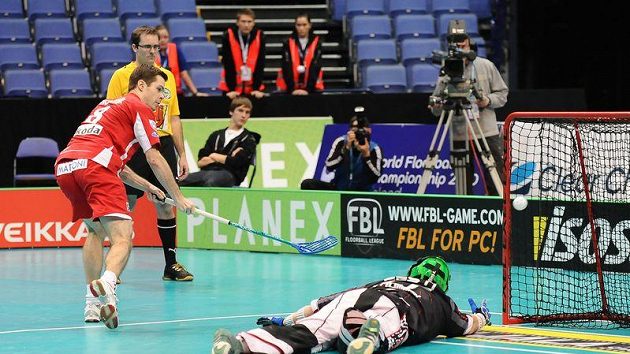 Martin Richter pri úspěšném samostatném nájezdu Martin Richter pri úspěšném samostatném nájezdu