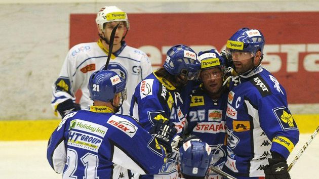 Hráči Komety Brno se radují z gólu proti Plzni. Hráči Komety Brno se radují z gólu proti Plzni.