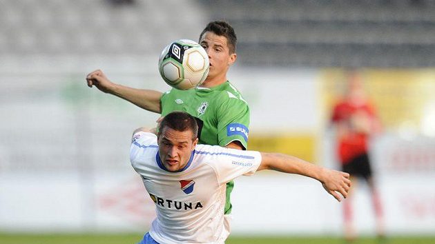 Pavel Eliáš (vpravo) z Jablonce a Antonín Fantiš z Baníku Ostrava. Pavel Eliáš (vpravo) z Jablonce a Antonín Fantiš z Baníku Ostrava.