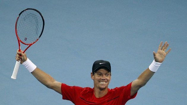 Tenista Tomáš Berdych se raduje z vítězství ve finále v Pekingu. Tenista Tomáš Berdych se raduje z vítězství ve finále v Pekingu.