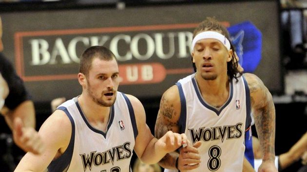 Basketbalisté Minnesoty Kevin Love (vlevo) a Michael Beasley. Basketbalisté Minnesoty Kevin Love (vlevo) a Michael Beasley.