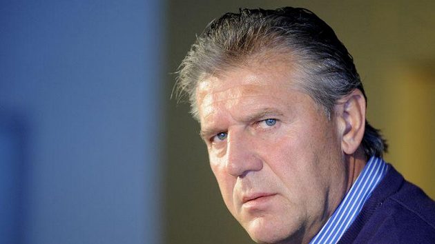 Kouč Sparty Josef Chovanec na páteční tiskovce mužstvo nešetřil. Kouč Sparty Josef Chovanec na páteční tiskovce mužstvo nešetřil.