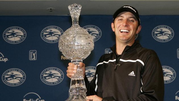 Vítěz golfového turnaje PGA Tour v Pebble Beach Dustin Johnson Vítěz golfového turnaje PGA Tour v Pebble Beach Dustin Johnson