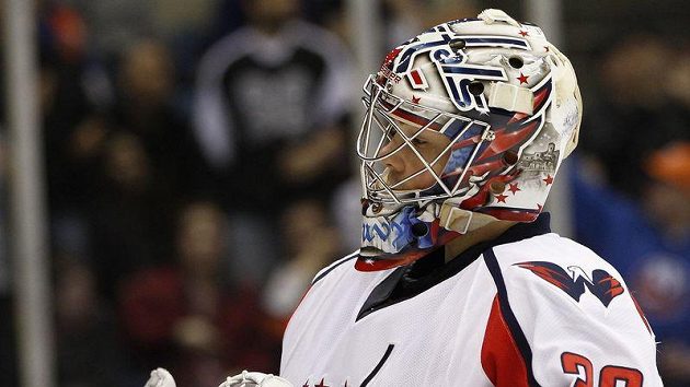 Gólman Washingtonu Michal Neuvirth nezabránil porážce od Tampy Bay. Gólman Washingtonu Michal Neuvirth nezabránil porážce od Tampy Bay.
