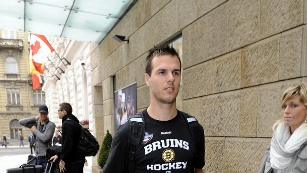 Hokejista Boston Bruins David Krejčí po příletu do Prahy. Hokejista Boston Bruins David Krejčí po příletu do Prahy.