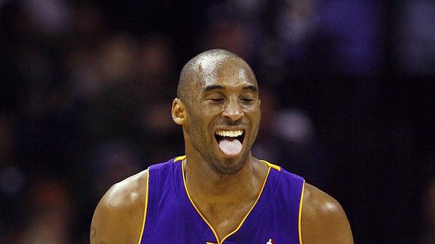 Basketbalista Kobe Bryant v dresu Los Angeles Lakers Basketbalista Kobe Bryant v dresu Los Angeles Lakers