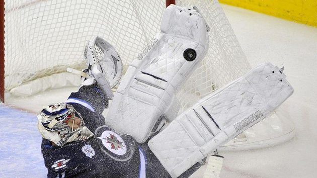 Ondřej Pavelec kryl všech 33 střel hráčů Phoenixu. Ondřej Pavelec kryl všech 33 střel hráčů Phoenixu.