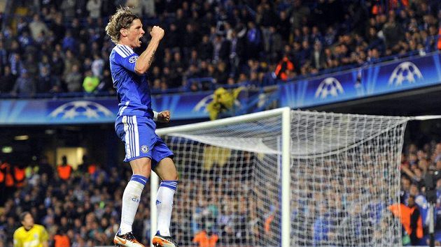 Fernando Torres se raduje z gólu. Fernando Torres se raduje z gólu.